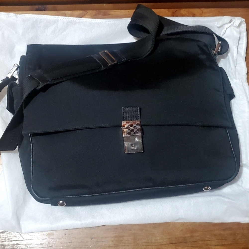 Authentic GUCCI messenger crossbody laptop bag UNISEX